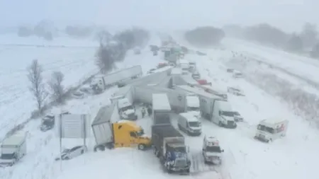 Carambol uriaș în SUA, din cauza unei furtuni de zăpadă. Peste 100 de autovehicule, implicate în accidentul de pe o autostradă din Michigan