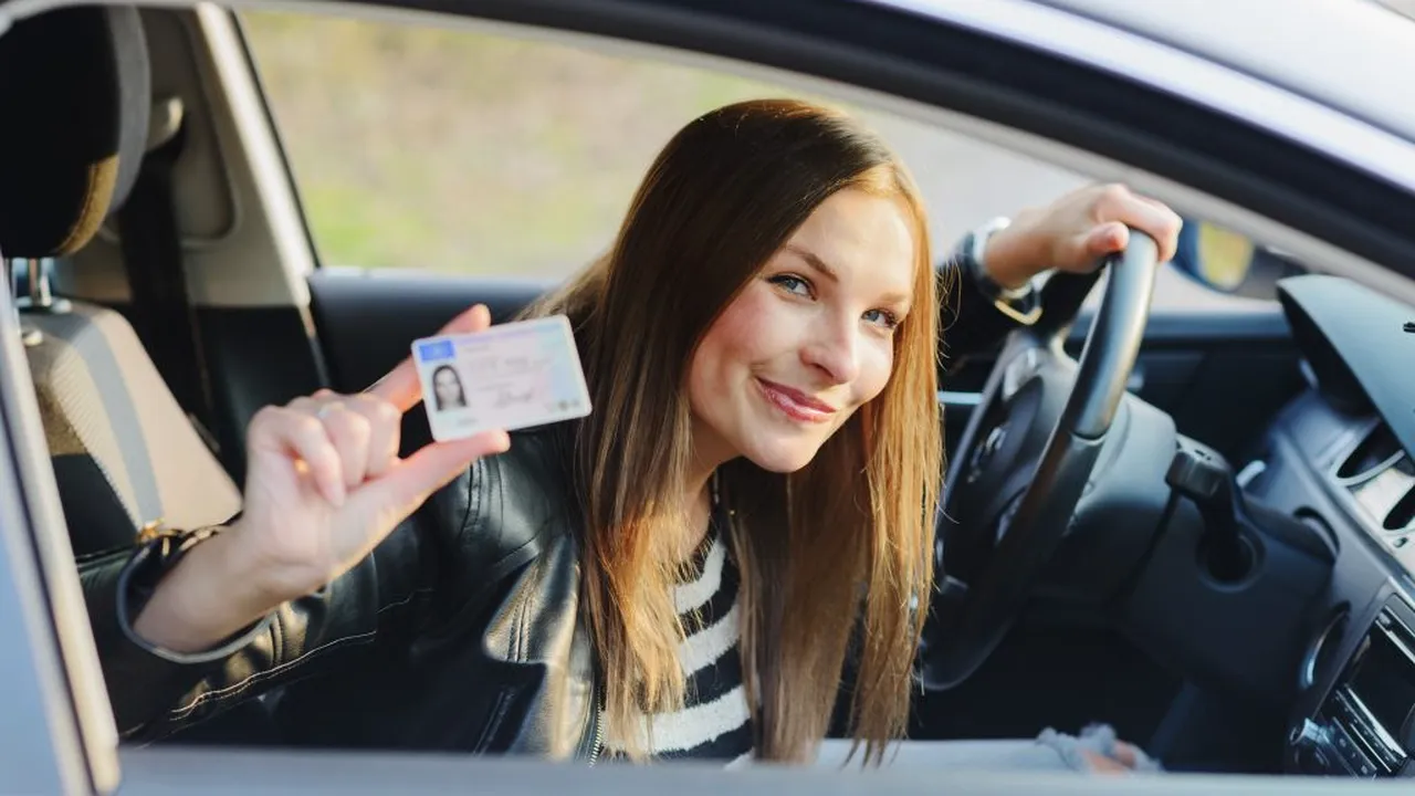 SCHIMBĂRI. S-au modificat tarifele pentru permisul de conducere și certificatul de înmatriculare