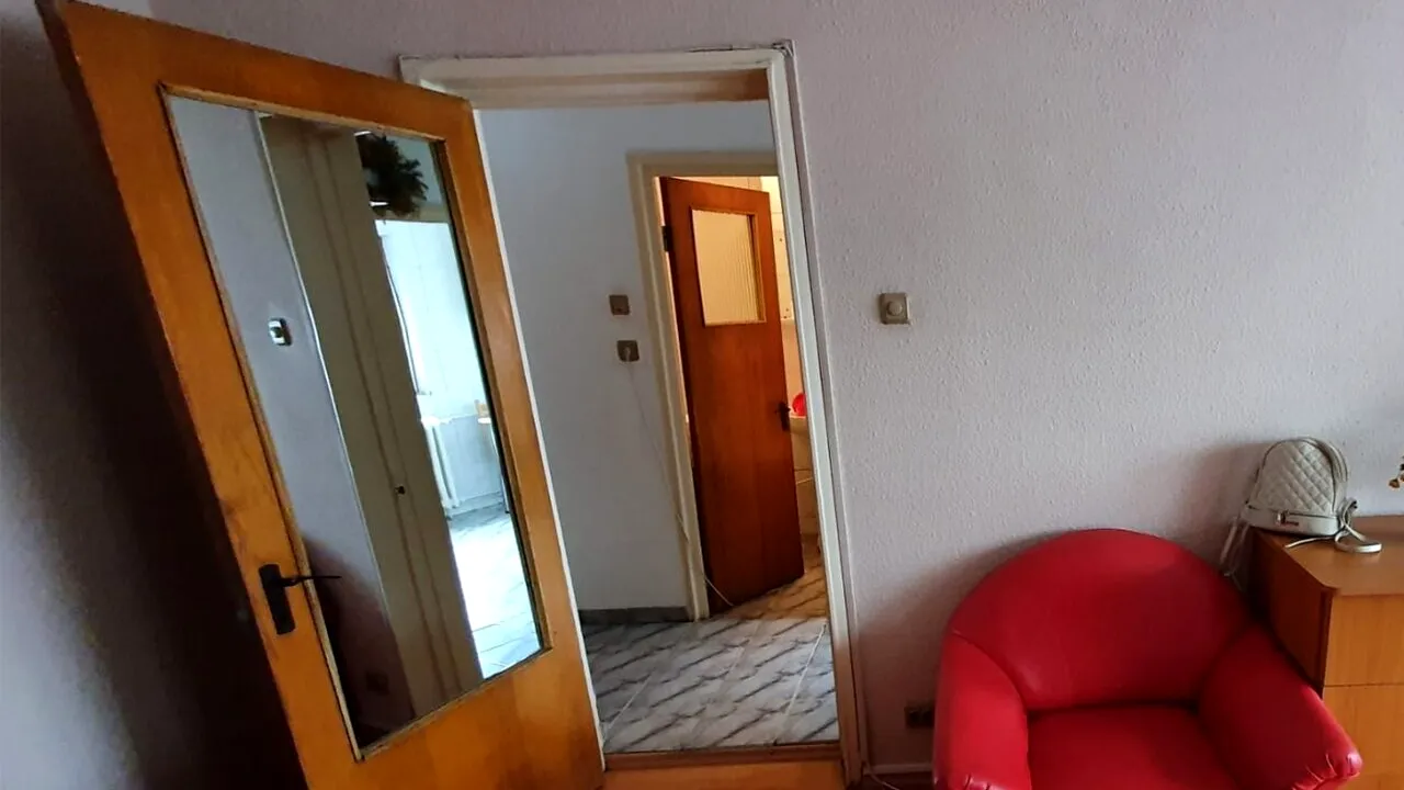 Nicio faptă bună nu rămâne nepedepsită! Ce a pățit o bucureșteancă, după ce i-a DONAT unei femei canapeaua din sufragerie