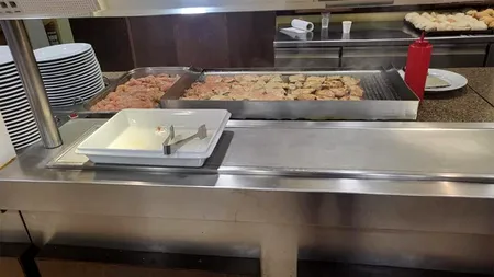 Ce a primit să mănânce Carolina, o turistă din România cazată într-un hotel ALL-INCLUSIVE din Bulgaria