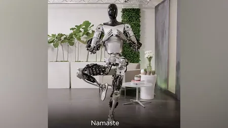 VIDEO | La aproape 1 an de la lansare, OPTIMUS crește și învață noi mișcări. Robotul lui Elon Musk interacționează cu obiectele