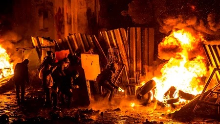 Corespondentul Gândul, Alina Matiș, transmite LIVE DIN KIEV. Forțele de ordine trag cu gloanțe de cauciuc, mai mulți protestatari au fost răniți. Un polițist a murit - GALERIE FOTO