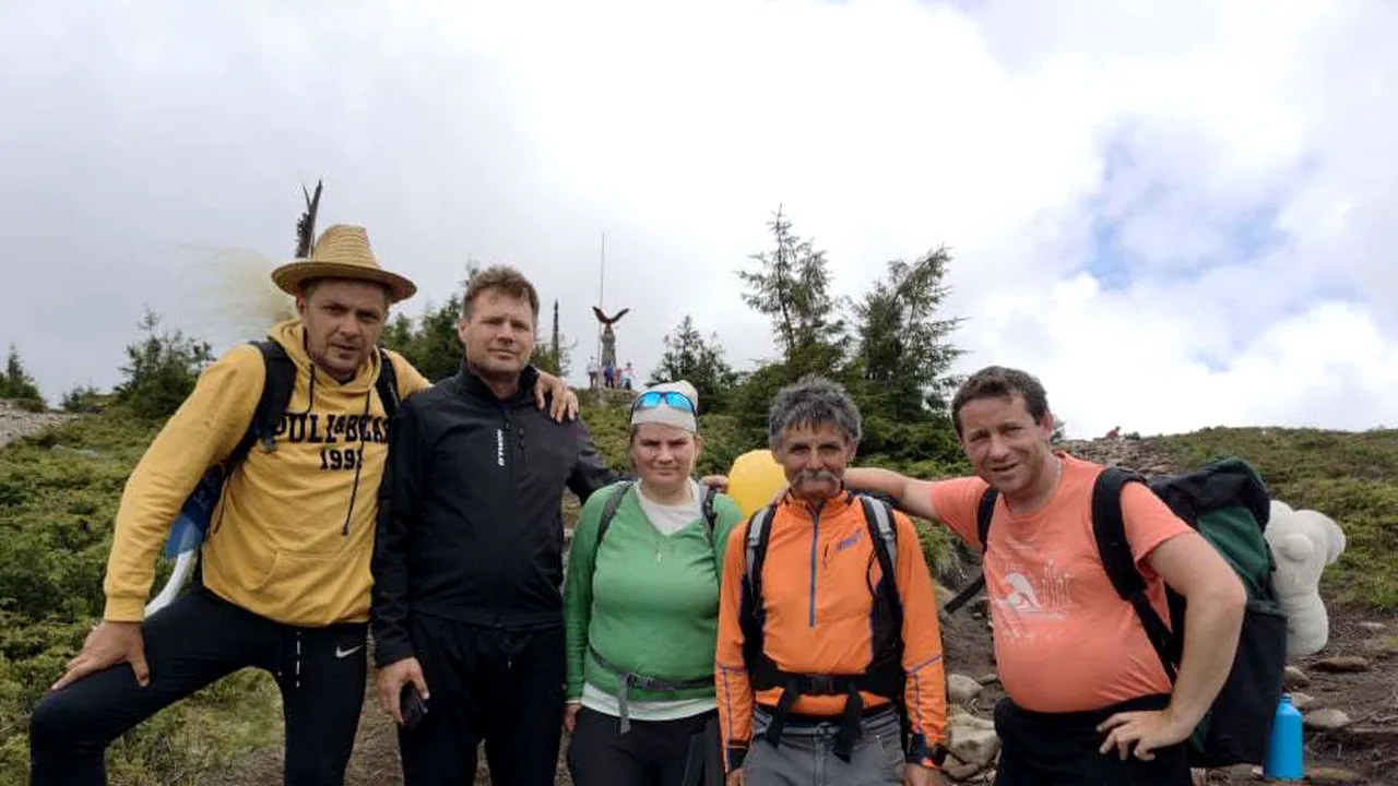 Bani adunați pentru o fată bolnavă de trei pelerini care au străbătut pe jos 300 de kilometri până la Șumuleu Ciuc 