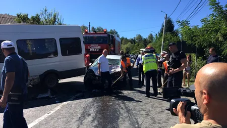 Cel puțin 13 persoane rănite după accident între un microbuz și un autoturism în Hunedoara. A fost activat planul roșu de intervenție 