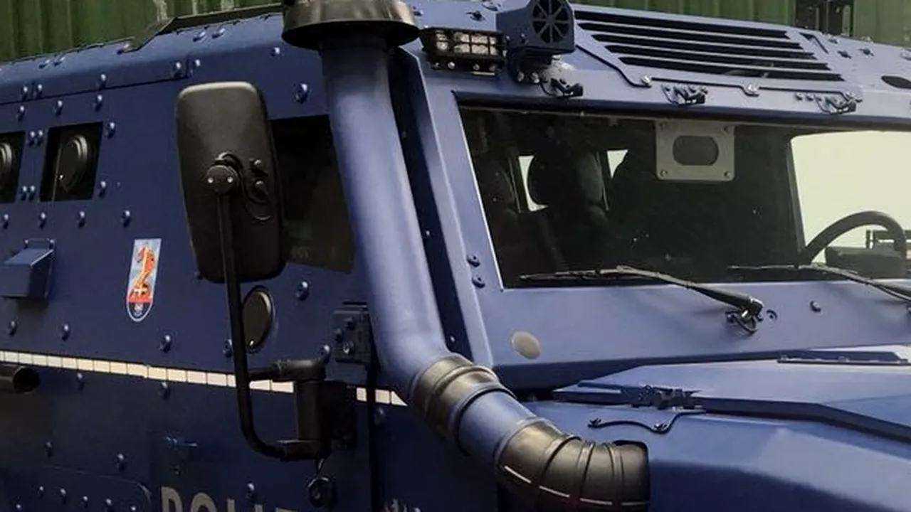 Cum arată blindatul austriac ce poate da fiori protestatarilor și ultrașilor. „L-am adus pentru Jandarmerie