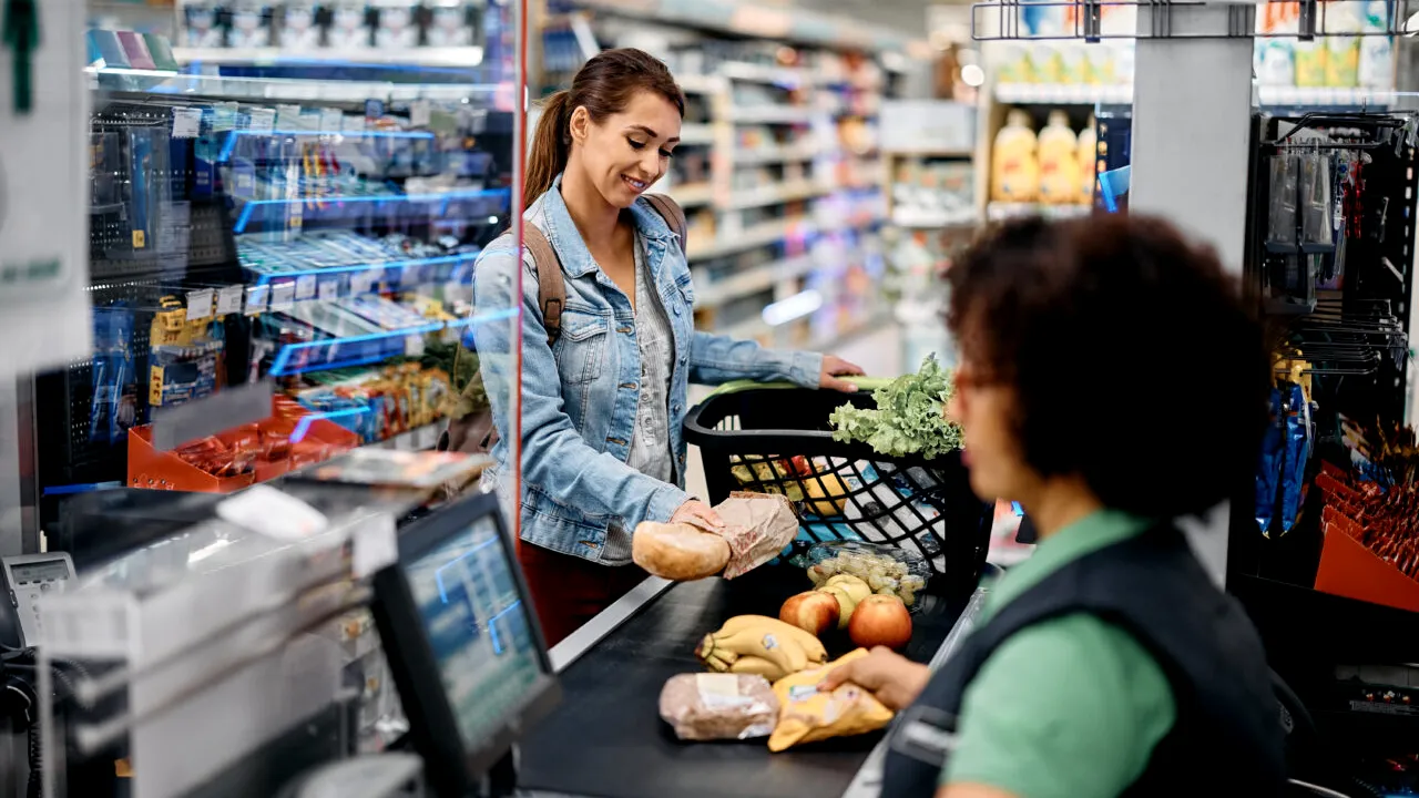 Care sunt zilele preferate de români pentru a face cumpărături. Când să NU mergi la supermarket pentru a evita aglomerația