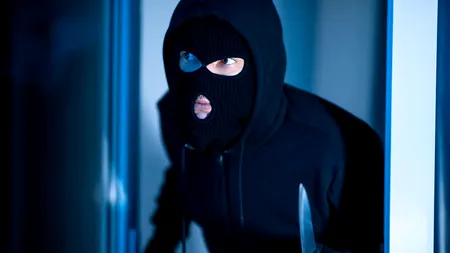 JAF armat la o petrecere din Iași. Invitații, puși la zid cu cuțitul la gât și tâlhăriți