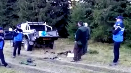 Patru braconieri, prinși după ce au împușcat o CAPRĂ NEAGRĂ în Munții Parâng