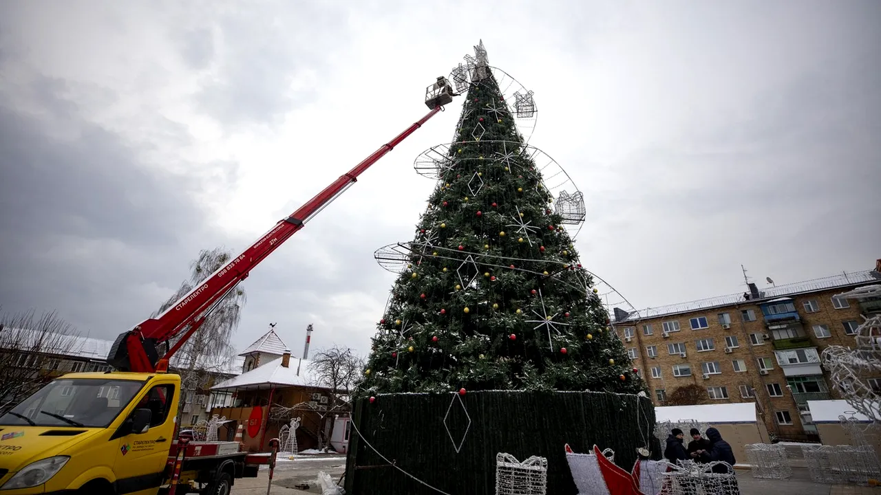 LIVE TEXT. Ziua 298 de război. O nouă campanie de înrolare la Moscova. În Kiev a fost instalat un pom de Crăciun