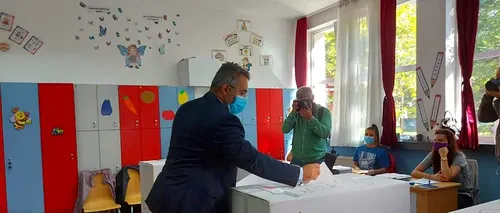 Candidatul PNL la Primăria Sectorului 3, Adrian Moraru, acuzat că s-a băgat în față la secția de votare: „Aveam programare”