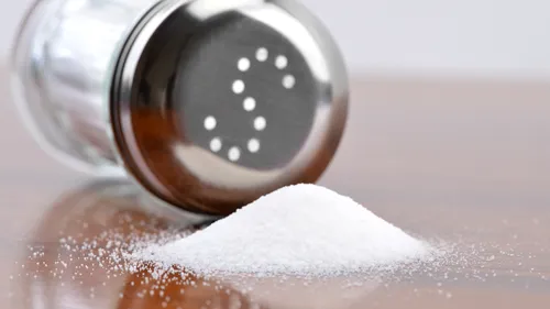 Riscurile pe care le poate avea consumul redus de sare