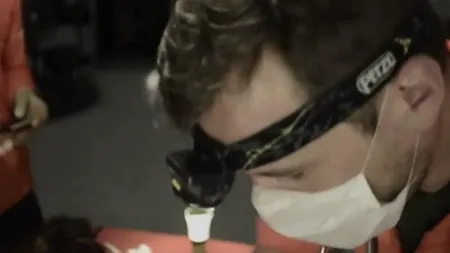 A încercat să îl salveze după ce fusese împușcat de 130 de ori și tăiat cu maceta: „Oamenii sunt capabili de lucruri îngrozitoare