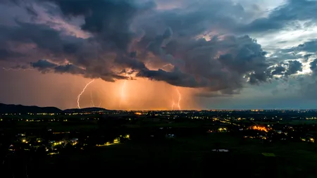 METEO | Prognoză specială pentru Capitală: Vreme instabilă, cu ploi și vânt