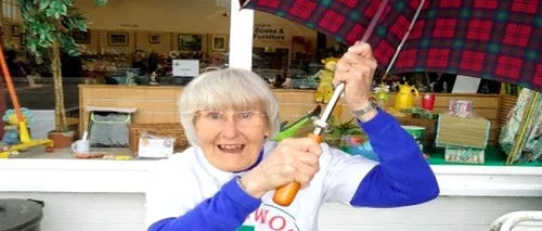 Salt cu parașuta la 89 de ani. Gestul incredibil al unei scoțiene pentru copiii sărmani din Timiș