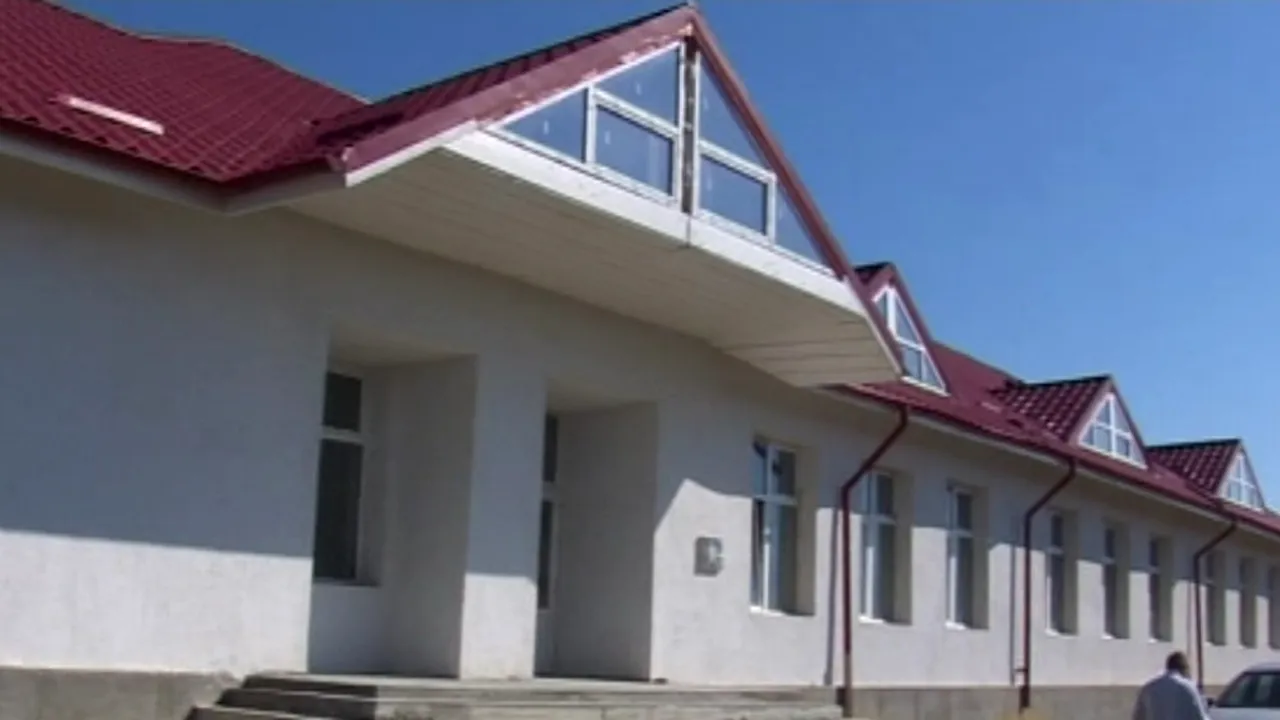 Bilanț negativ: TREI ZILE până la ȘCOALĂ și mii de unități nu au autorizații. O școală construită timp de 12 ani nu e gata