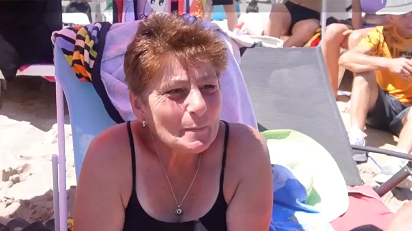 Soluția găsită de această pensionară pe o plajă din Costinești, după ce a aflat că un șezlong costă 50 de lei/zi