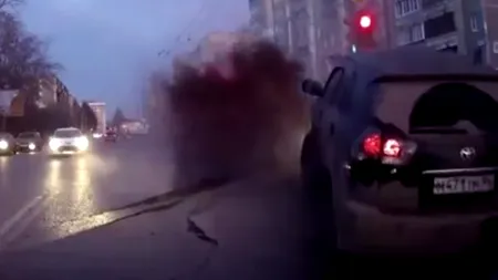 VIDEO. Surpriza unui șofer care a vrut să treacă pe roșu