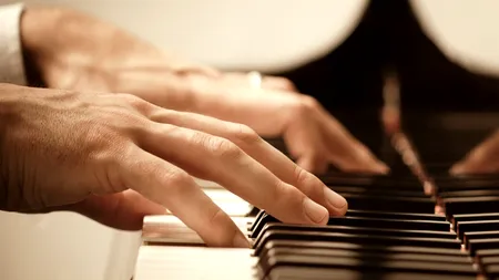 Un festival-concurs destinat artiștilor cu deficiențe vizuale va avea loc în București