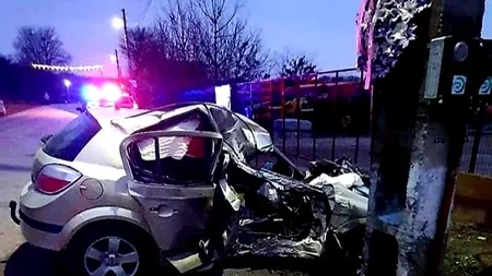 Accident grav în Teleorman! Un tânăr a scăpat ca prin minune! Mașina în care se afla s-a făcut praf (FOTO)