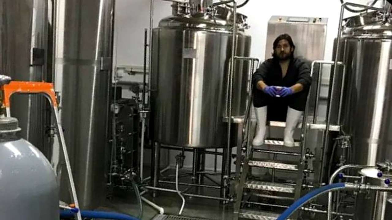 De la FOTBAL la BERE. Un antreprenor produce BERE ARTIZANALĂ care poartă numele CÂINELUI său