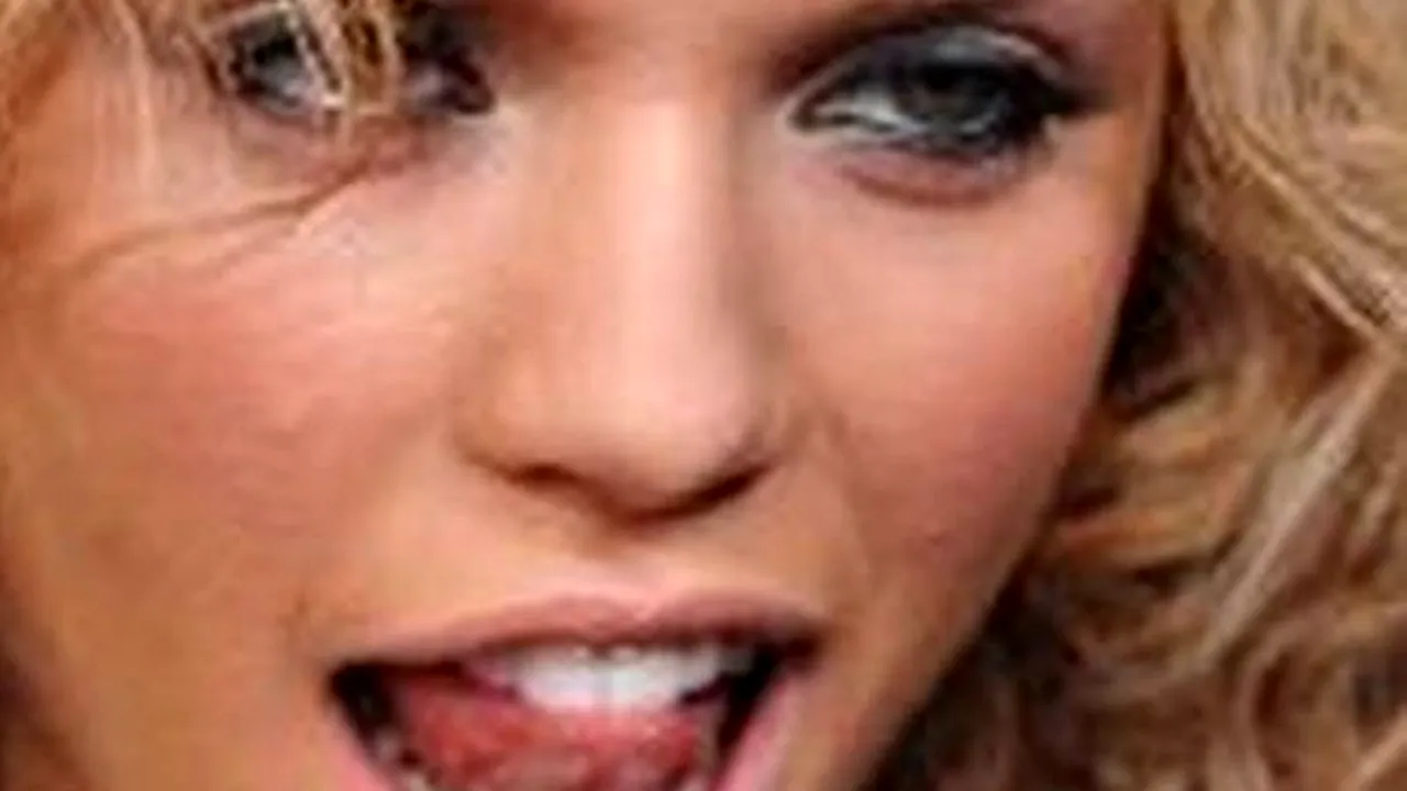 O actriță din Beverly Hills recunoaște că a fost abuzată sexual