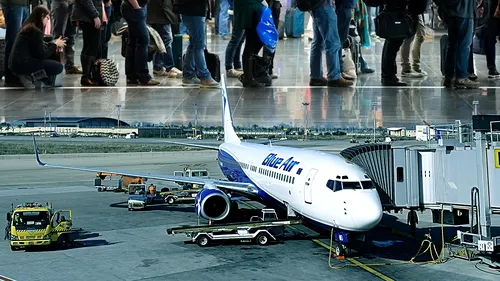 Cine despăgubește pasagerii Blue Air care au plătit dublu ca să revină în țară. Consultant în turism: Își vor recupera foarte greu prejudiciul cei care au fost pe cont propriu” | DECLARAȚII EXCLUSIVE