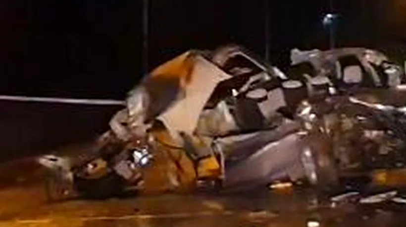 Un șofer beat a intrat cu mașina într-un ansamblu de vehicule în Alexandria. Un tânăr de 17 ani a murit - VIDEO