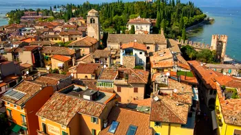 Orașul italian care are mai mult de zece turiști pe cap de locuitor. Care sunt comorile acestui „sătuc” medieval