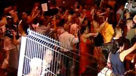 PROTESTE LA UNIVERSITATE, ZIUA A DOUA. Protestatarii de la Universitate au eliberat carosabilul, traficul a fost reluat