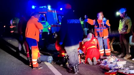 Un copil de 7 ani a murit după ce căruța în care se afla a fost spulberată de o mașină, în Bihor. Alți cinci adulți au fost răniți