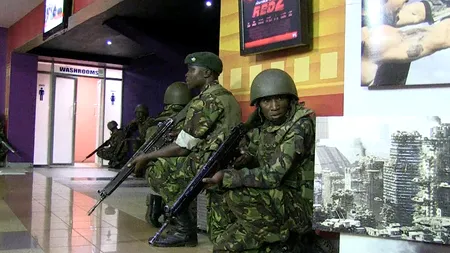Militari kenyeni, filmați în timp ce furau bunuri din centrul comercial Westgate, după atacul soldat cu 67 de morți