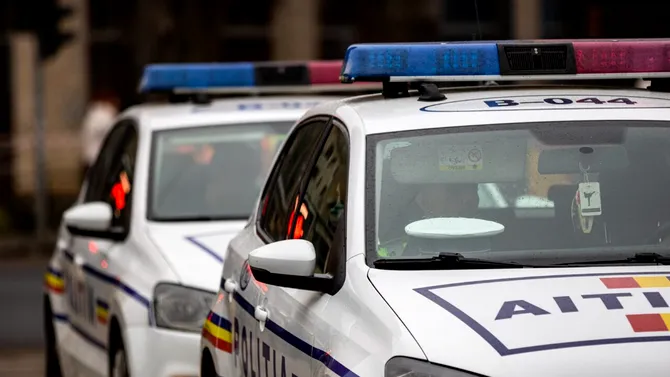 Trei bărbați, cercetați pentru tentativă de OMOR, după ce s-au năpustit cu un cuțit asupra unui tânăr, pe o stradă din Sectorul 2