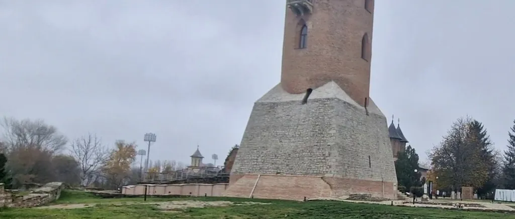 Tragedie la Târgoviște. Un bărbat a căzut din Turnul Chindiei