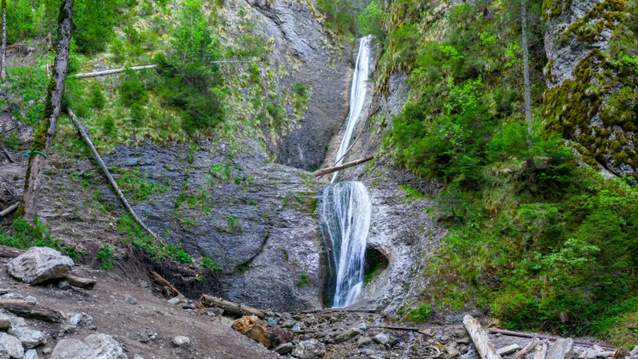 Un clasament subiectiv al minunilor naturii. TOP 10 CASCADE din România