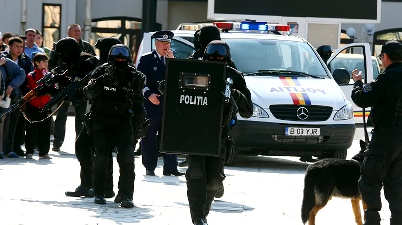 Roboțelul pirotehnic și demonstrații cu câini, mâine, la Ziua Poliției Române