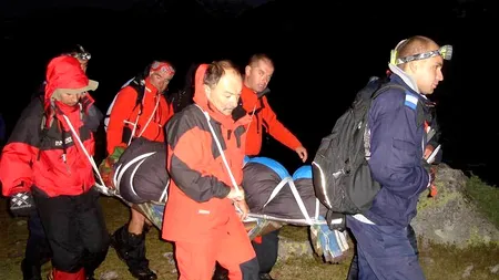 Salvamontiștii au reușit să o recupereze pe turista care a căzut 40 de metri în gol pe un traseu din Bucegi. Femeia are multiple traumatisme