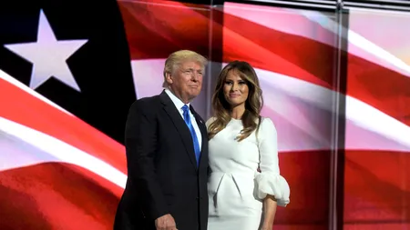 Aceasta ar putea fi cea mai ciudată fotografie cu Donald și Melania Trump de până acum. Cum au fost surprinși cei doi