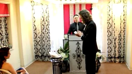 Un bărbat s-a căsătorit cu propriul smartphone