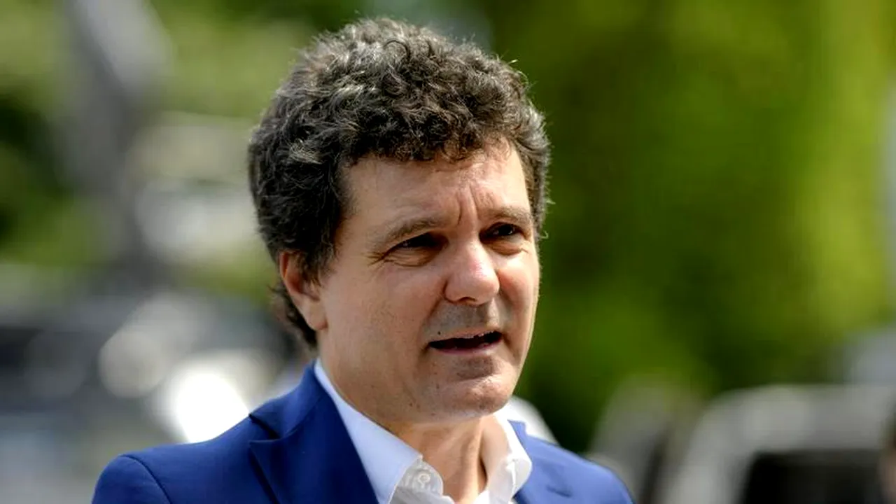 Nicușor Dan, replică pentru Gabriela Firea: „Autobuzele școlare, o măsură populistă a ex-primarului”