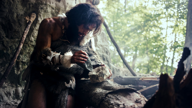 Neanderthalienii au fost o specie de oameni robuști cu bărbie lată, cutii craniene mai mari și înălțime de 1.70. Erau vânători pricepuți și meșteșugari iscusiți. Erau, de asemenea, foarte empatici și „spirituali”. Își îngropau morții și își îngrijeau membrii bătrâni, bolnavi și răniți. Sursa Foto - Profimedia