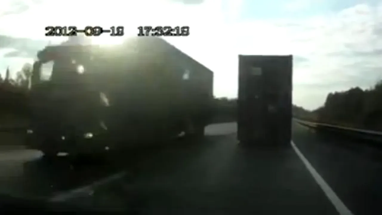 VIDEO: Cel mai norocos șofer din lume