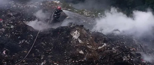O groapă de gunoi din Vâlcea arde de opt zile, iar aerul e irespirabil în mai multe localități. Ministrul Mediului: Oamenii nu sunt în pericol