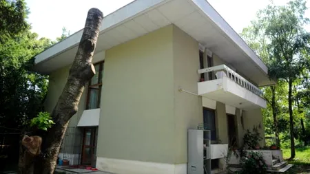 Ponta îl anunță pe Băsescu: se poate caza în vila din Gogol, dar durează până mută blugii și peștele de cristal