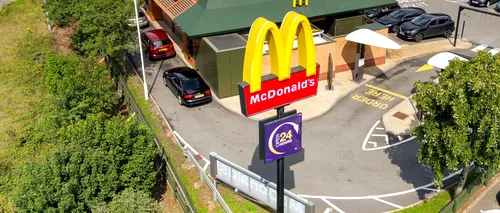 McDonald's concediază AI. Clienții s-au plâns că le procesesa comenzi bizare, precum meniuri de înghețată cu bacon