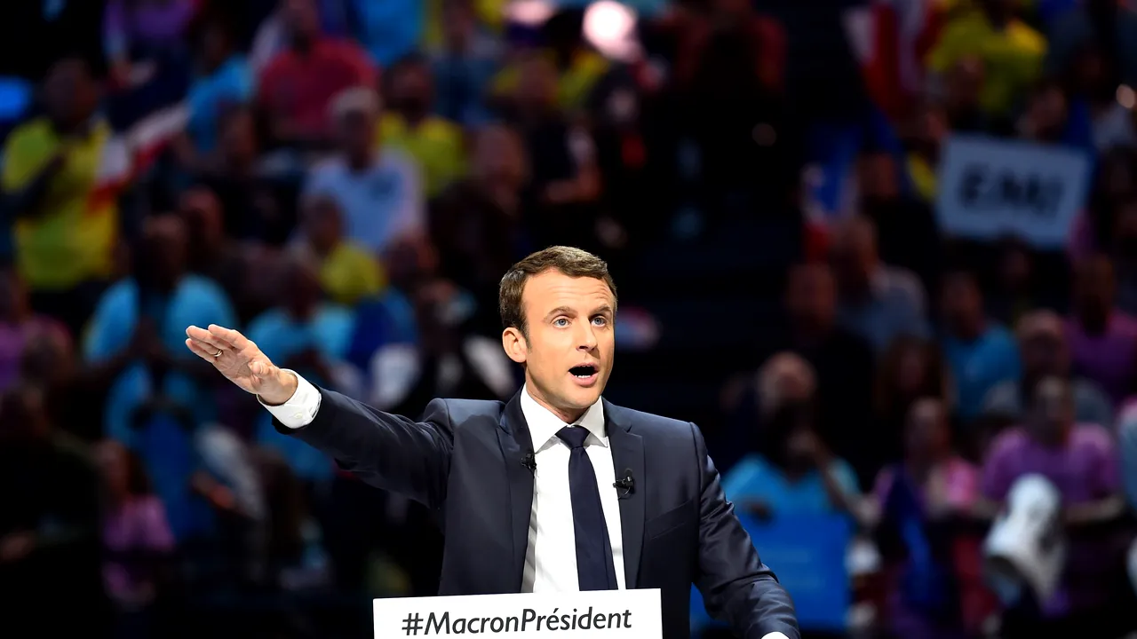 Mii de e-mailuri trimise de membrii campaniei lui Macron, făcute publice. Echipa acuză un „atac cibernetic masiv