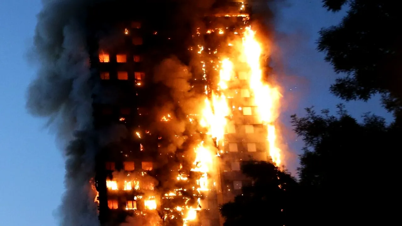 Marea Britanie: Turnul Grenfell va fi demolat, la aproape opt ani după incendiul care a distrus clădirea și a dus la moartea a 72 de oameni