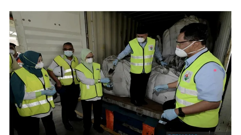 EXCLUSIV. Descoperire-record de deșeuri toxice, în Malaysia. ANPM: Autoritățile nu au dovedit fără dubiu că cele 110 de containere aparțin unei companii din România