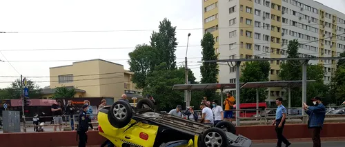ACCIDENT ÎN CAPITALĂ. Taxi răsturnat pe un bulevard din sectorul 3, după impactul cu un alt autoturism