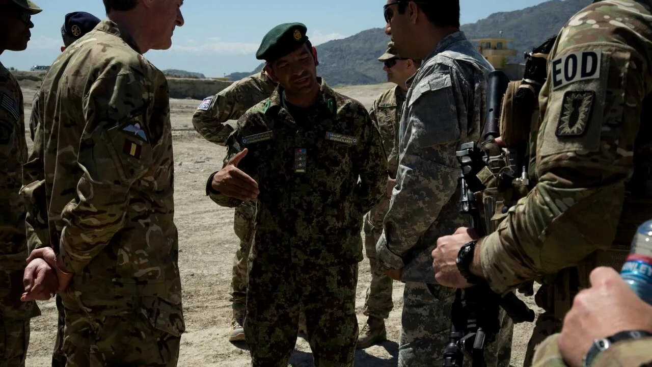 Un mare general NATO sună adunarea: „Trebuie să fim pregătiți de război nuclear cu Rusia”