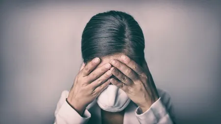 O româncă s-a sinucis de frica transmiterii COVID-19! Efectele psihologice devastatoare ale infectării cu SARS-CoV-2